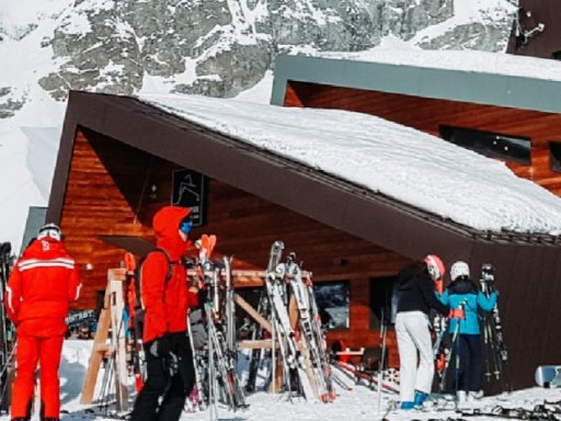Ski Resort Hidden Snowflakes Game Image